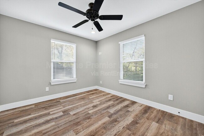 Building Photo - 1022 Rice St