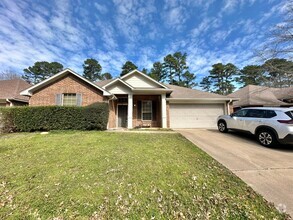 Building Photo - Spacious and Inviting 4-Bedroom Home with ...