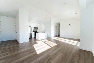 Building Photo - 459 W 15 S