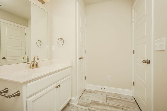 Building Photo - 2512 Elmcroft Ave