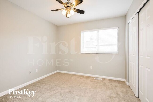 Building Photo - 16609 Green Pines Dr