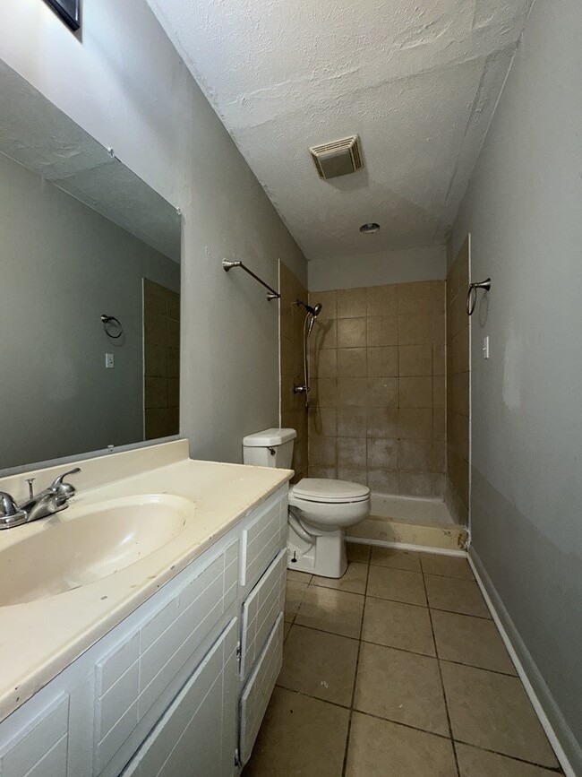 Building Photo - 5325 Queen Mary Ln