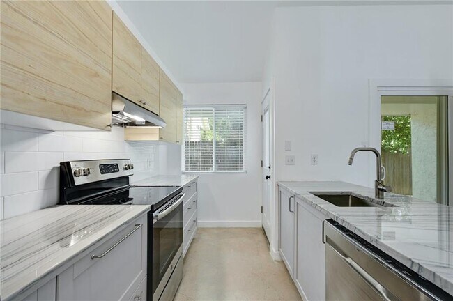 Building Photo - 1502 Bridgeway Dr
