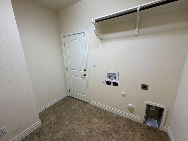 Building Photo - 3900 Crispin Hall Ln