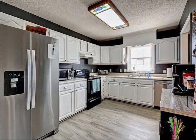 Building Photo - LAVISHLY FURNISHED PIRATE-THEMED OFF-SEASO...