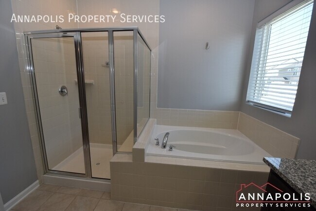 Building Photo - 8289 Meadowood Dr
