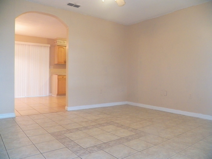 Building Photo - 8523 Chinaberry Dr