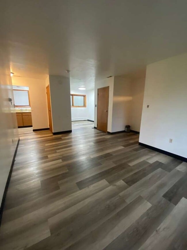 Building Photo - 604 2nd St