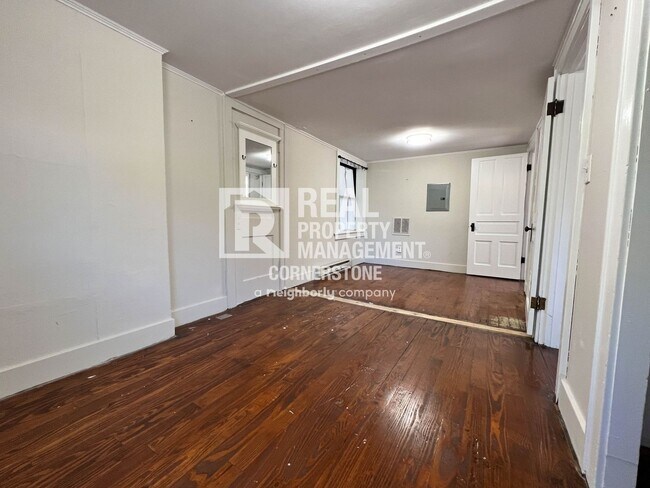 Building Photo - 2423 Parkview Ave