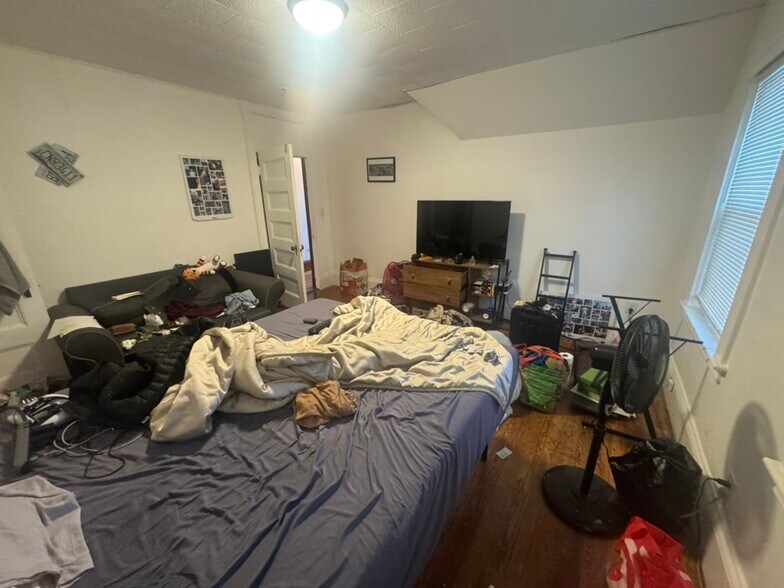 Building Photo - 582 Cambridge St