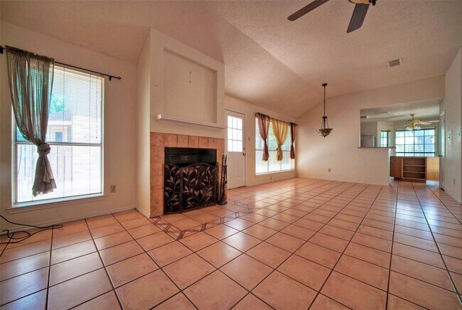Building Photo - 14400 Levering St
