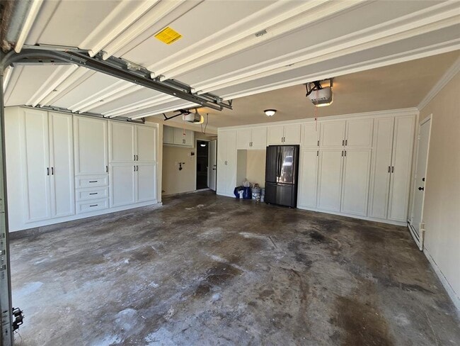 Building Photo - 9211 Kempwood Dr