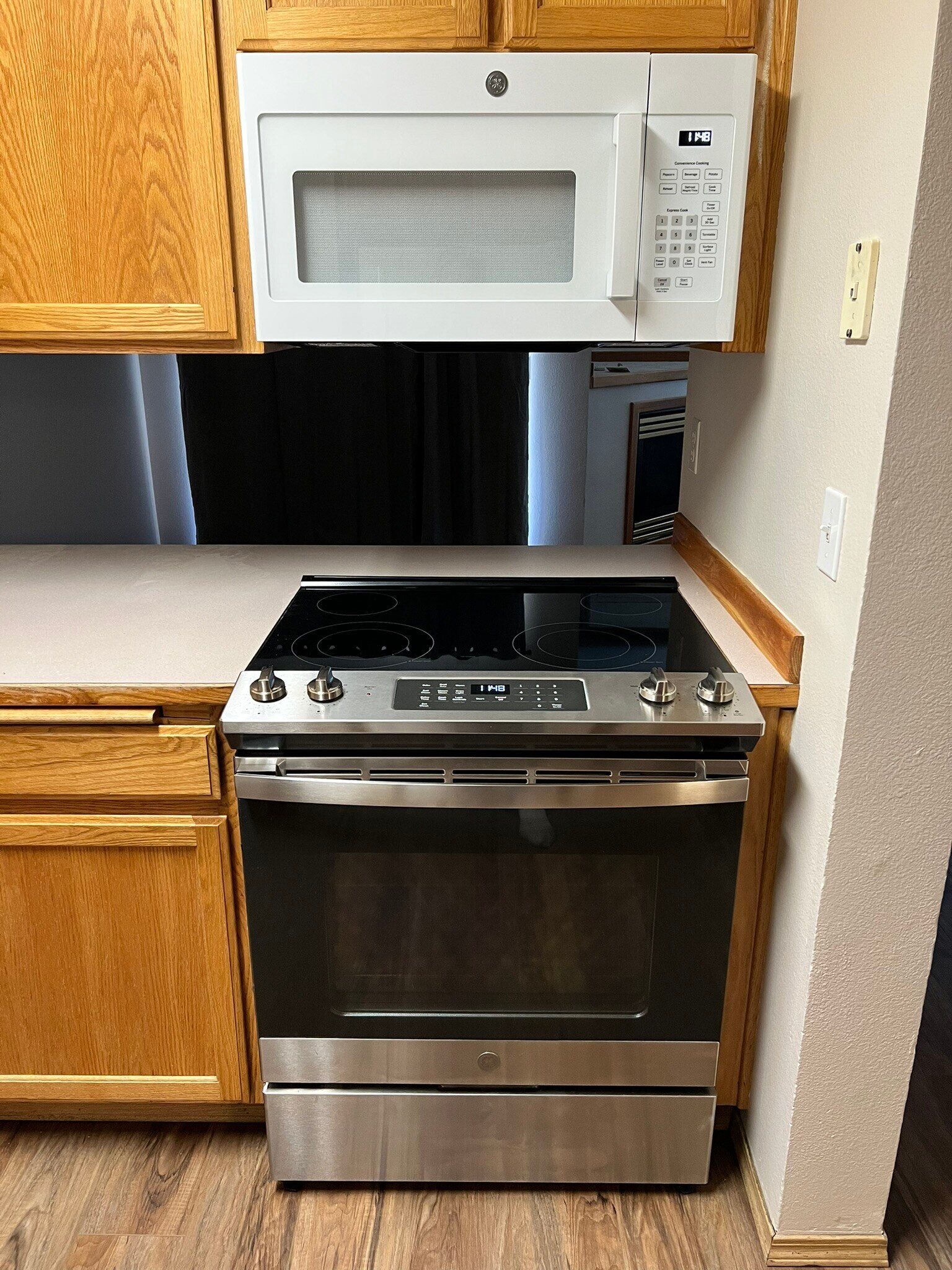 Building Photo - 5473 Glenridge Way