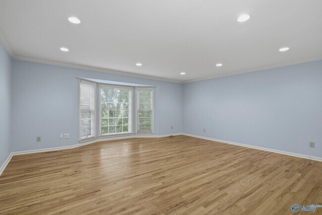 Building Photo - 815 Baylor Dr SE