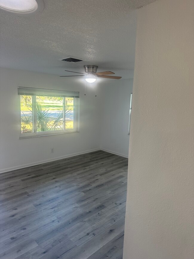 Building Photo - 732 62nd Ave N