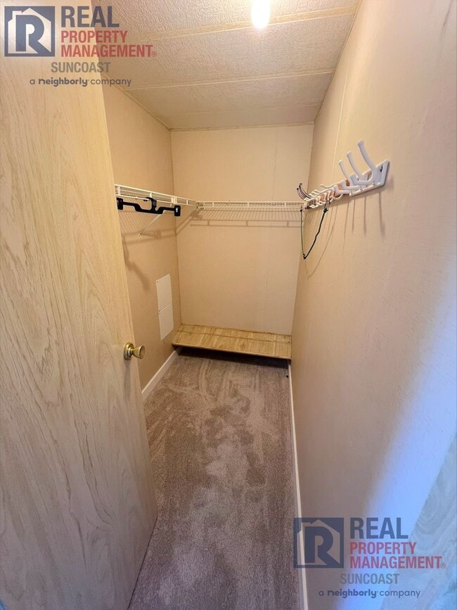 Building Photo - 4929 Sea Island Ave