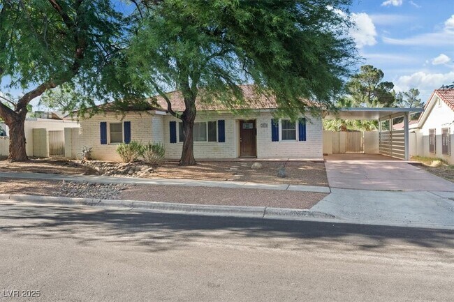 Primary Photo - 1609 Chapman Dr