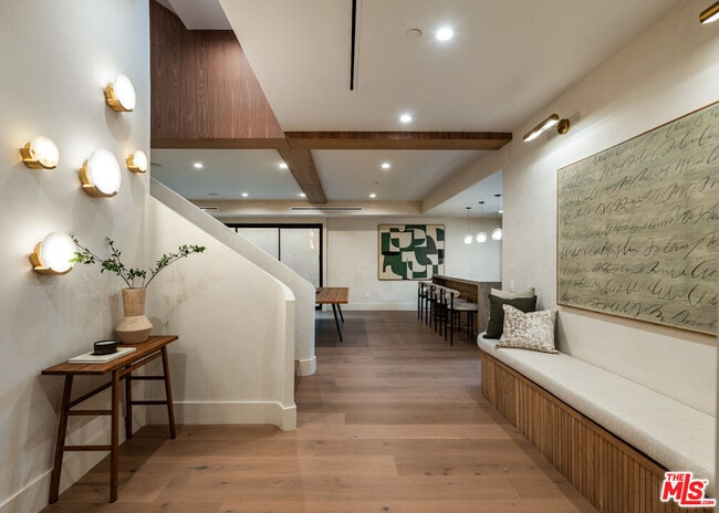 Building Photo - 565 Toyopa Dr