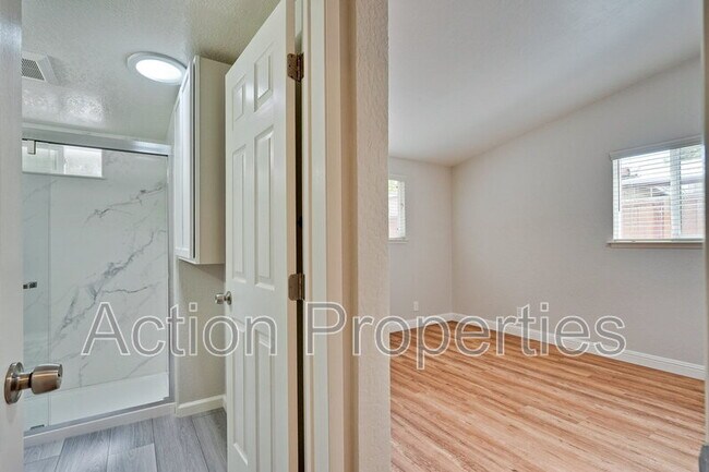 Building Photo - 1125 Burgoyne St
