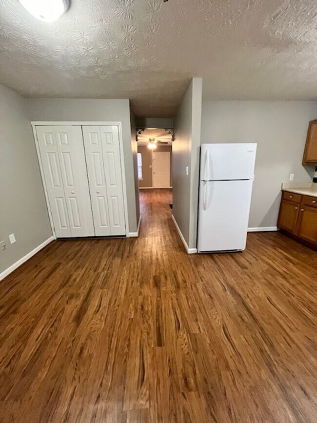 Building Photo - Stunning 2-bedroom, 2.5-bathroom townhouse