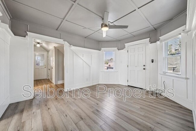 Building Photo - 720 44th St