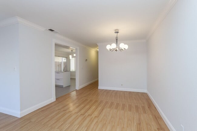 Building Photo - 3 Bed / 2.5 Bath home near Mariners Island...