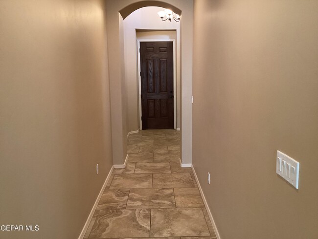 Building Photo - 5511 Grove Dr