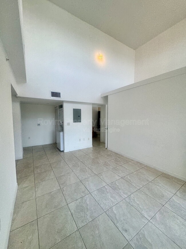 Building Photo - 498 SW 6th St