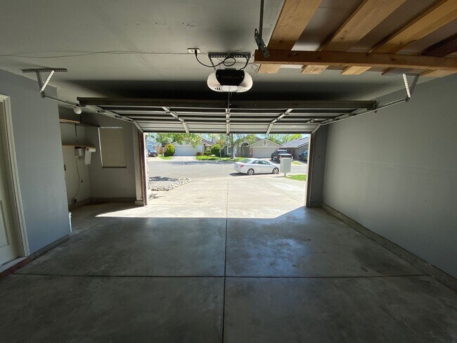 Building Photo - Cozy Single-Story in Quiet Antelope Neighborhood!