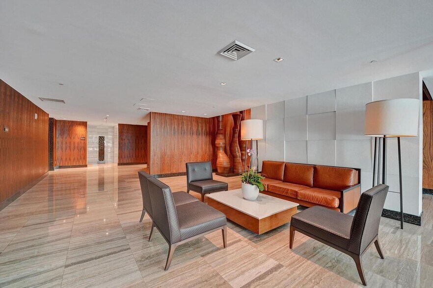 Building Photo - 101 S Fort Lauderdale Beach Blvd