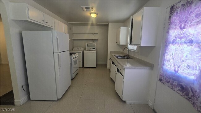 Building Photo - 4533 W Desert Inn Rd