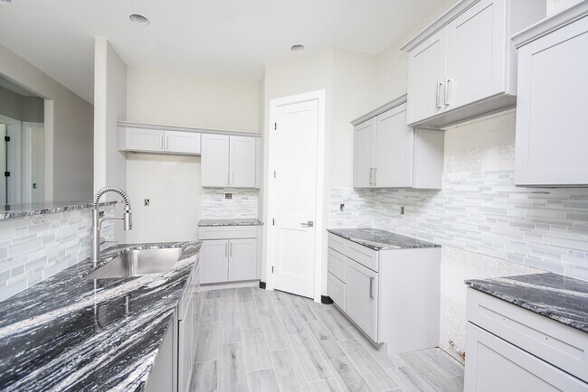 Building Photo - 209 Silverleaf Rd