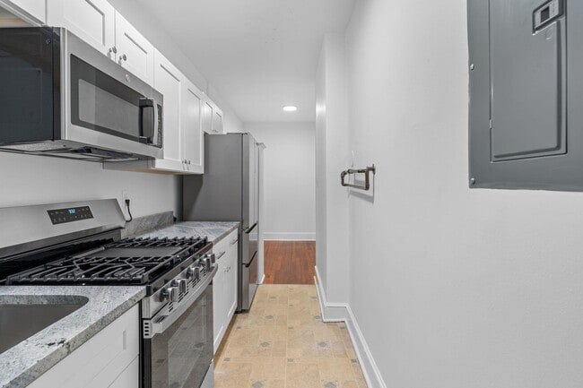 Building Photo - 557 Beverly Ct