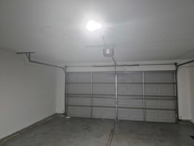 Building Photo - 901 Penny Ln