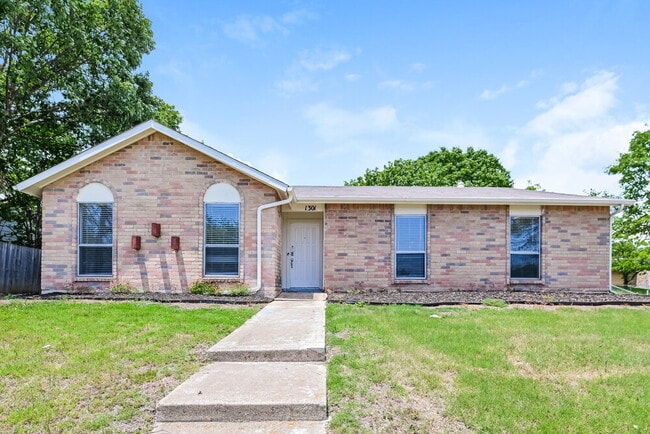 Building Photo - 1301 Southridge Dr