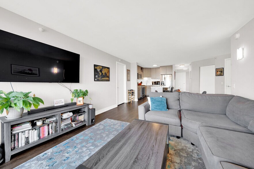 Building Photo - 545 N Dearborn St