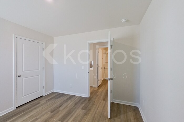 Building Photo - 116 Inez Ave