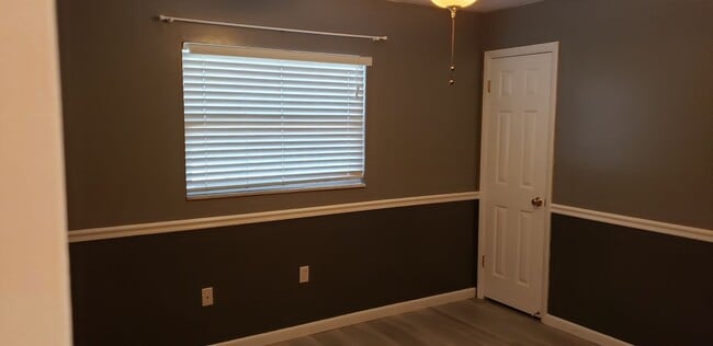 Building Photo - 3 bed, 2 bath 1 car garage