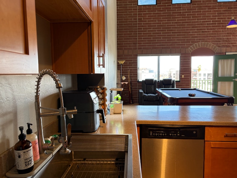 Building Photo - 424 S 2nd St