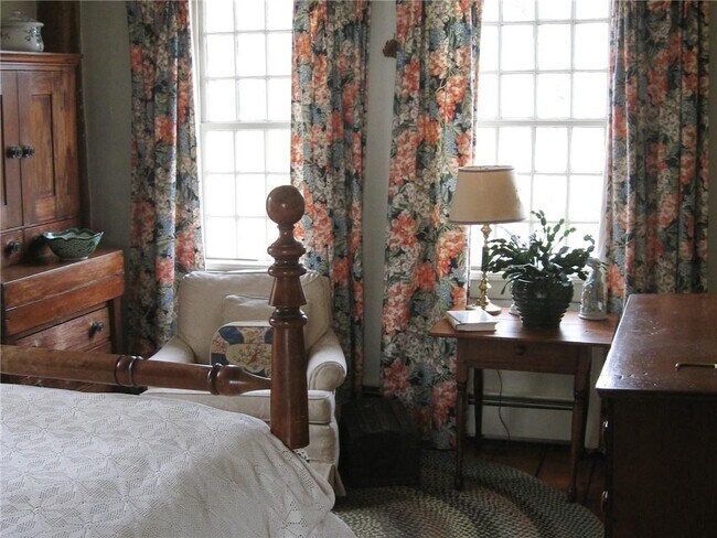 Building Photo - 245 Cove Point Rd W