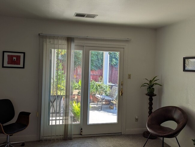 Building Photo - 257 Ironwood St