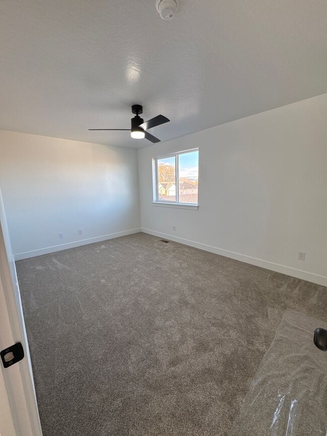 Building Photo - 725 W 350 N