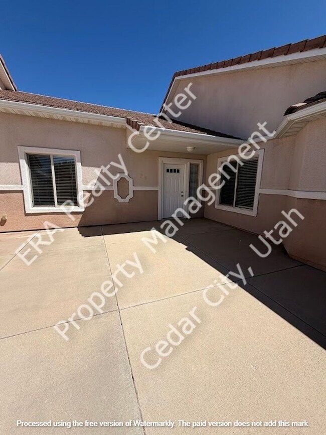 Building Photo - Move-In Discount - 3 Bedroom 2 bath in The Seasons