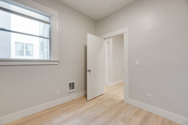 Building Photo - 1650 California St