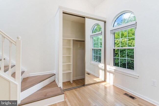 Building Photo - 6630 Medinah Ln