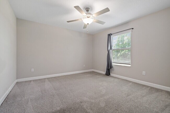 Building Photo - "Spacious 4-Bed Oasis with Granite Charm in Lutz!"In a gated community with 2 Cars garage