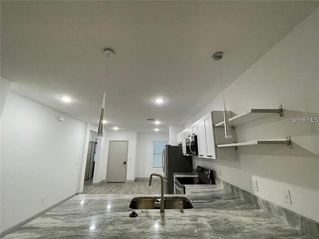 Building Photo - 227 Balboa Dr