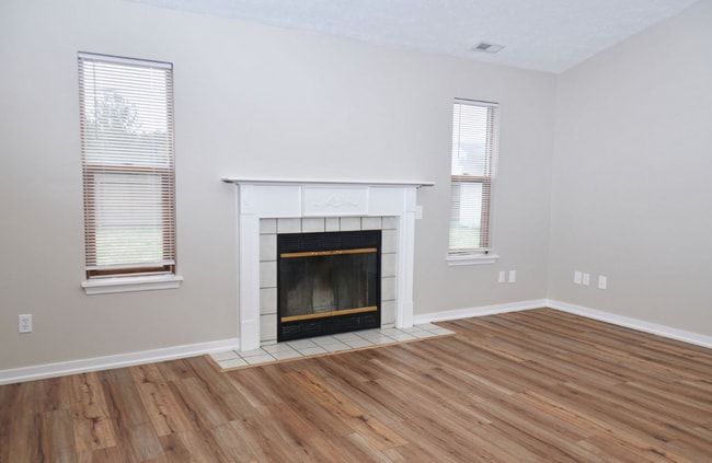 Building Photo - Beautiful Three Bedroom Single Family Home...