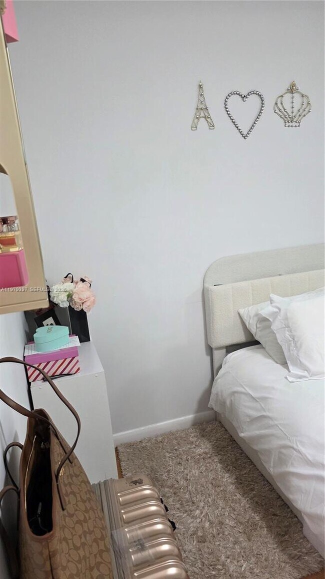 Building Photo - 750 NE 199th St