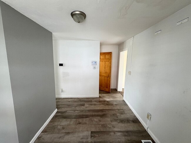 Building Photo - 34 Cutler St